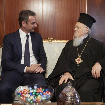 Συνάντηση με τον Οικουμενικό πατριάρχη κ. Βαρθολομαίο είχε χθες ο πρωθυπουργός Κυριάκος Μητσοτάκης.