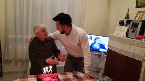 Ο Κωνσταντίνος Μενούνος μιλάει στην Σάσα Σταμάτη για την γιαγιά του που έγινε 102 ετών.