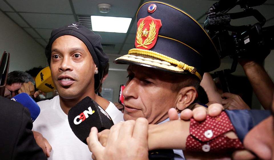 Συνελήφθη στην Παραγουάη ο Ροναλντίνιο για απόπειρα εισόδου στη χώρα με πλαστό διαβατήρτιο