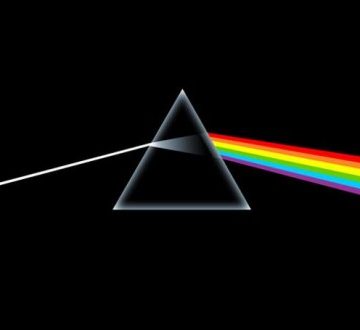 The Dark Side of the Moon. Εμβληματικό άλμπουμ της ροκ μουσικής και η κορυφαία δημιουργική και εμπορική στιγμή των Pink Floyd. Κυκλοφόρησε την 1η Μαρτίου 1973.