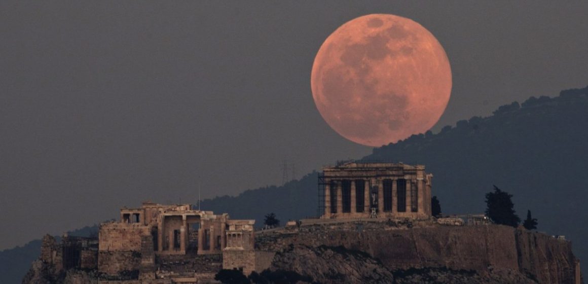 Πανσέληνος των σκουληκιών: Προ των πυλών η δεύτερη υπερπανσέληνος του έτους