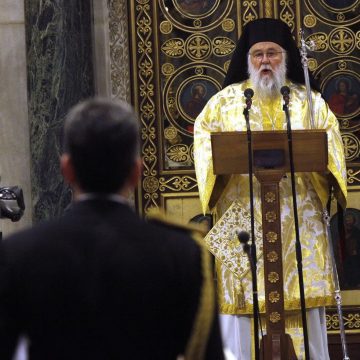 Μητροπολίτης Κέρκυρας: Έκκληση να αποφύγουν να πηγαίνουν στις ακολουθίες, για όσο καιρό χρειάζεται η αποκατάσταση της υγείας τους, απευθύνει σε όλους τους Ορθοδόξους πιστούς, που παρουσιάζουν έστω και κάποιο μικρό σύμπτωμα αδιαθεσίας.