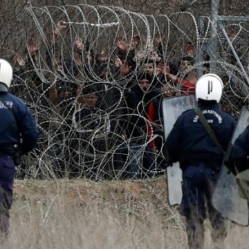 Συνεχίζουν οι εντάσεις στον Έβρο.