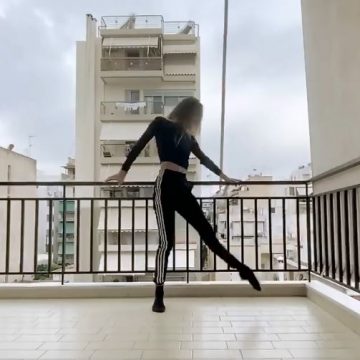 Οι χορευτές της Λυρικής μένουν σπίτι και αυτοσχεδιάζουν