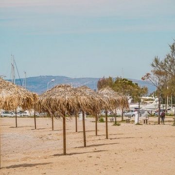 Ανοίγουν το Σάββατο οι παραλίες – Τη Δευτέρα φροντιστήρια-κέντρα ξένων γλωσσών